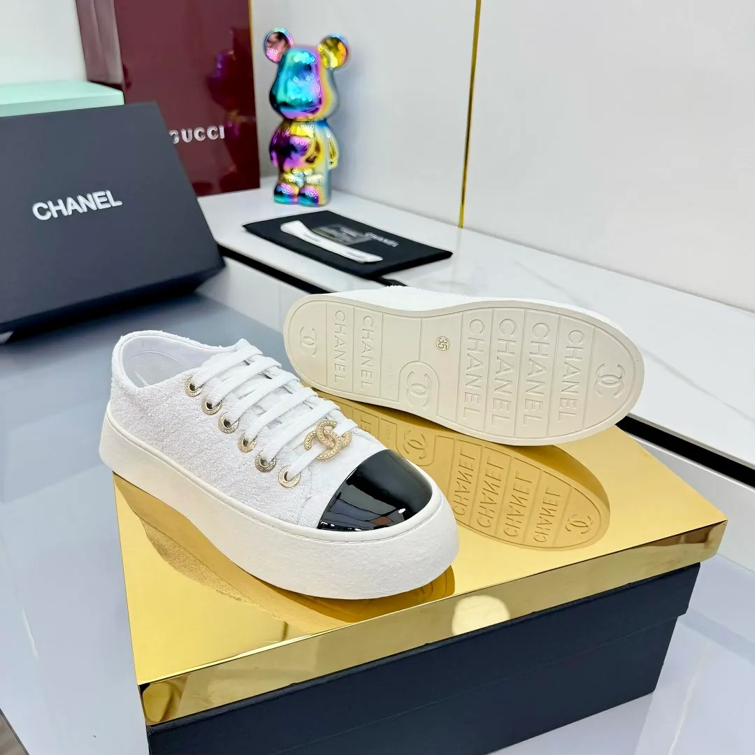 👟👟Ex-factory price 520👟👟 Top-quality cloth-covered version, original quality! ! ! Chanel Chanel - 2025 biscuit shoes, the top casual sports shoes in the counter, this classic design; the upper is electro-embroidered with a variety of craftsmanship; the outsole is fashionable and sporty; the extraordinary inclusion of a variety of color elements... The diversified mix and match is very good-looking and versatile, casual, fashionable, sports, and outdoor can be taken into account... ꫛꫀꪝ Go➫ Material: ❶Upper: Original first-layer cowhide ❷Inner: Sheepskin ❸Outsole is based on: Original TPU combination outsole. Full set of boutique packaging for women 35–40-41. Customized. Non-refundable. 👉